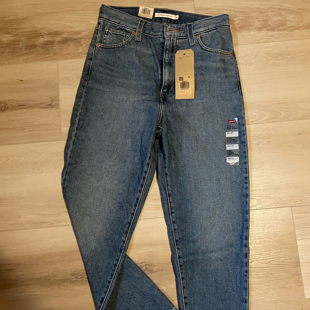BRAND NEW WITH TAGS!!! Levi’s High Waisted Mom Jeans Size 26